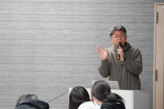 発表する松田教授