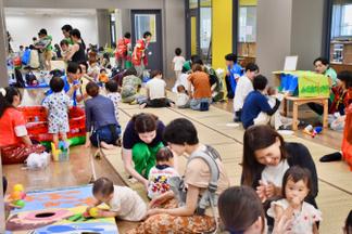 縁日風に飾り付けられた会場