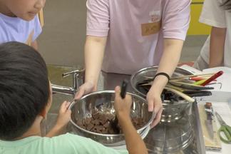 子どもたちも楽しそうに作ります