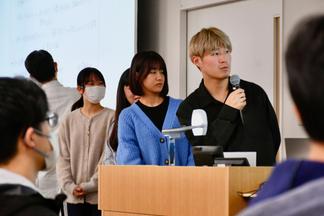 グループごとにディスカッション内容をプレゼンテーション