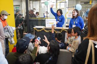 久留米大学の学生による〇×クイズ