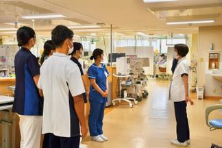 説明会の後はグループに分かれて希望の部署を見学