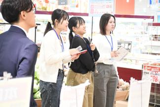 課題に驚く学生