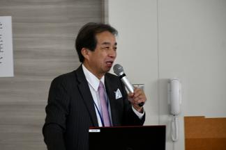 大学の取り組みを紹介する内村学長