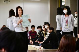 ゲスト講師である久留米市協働推進部男女平等推進センターの高倉房子さん