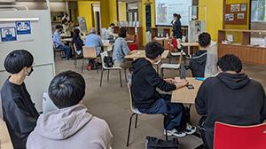地域連携拠点「つながるめ」での事前レクチャーの様子