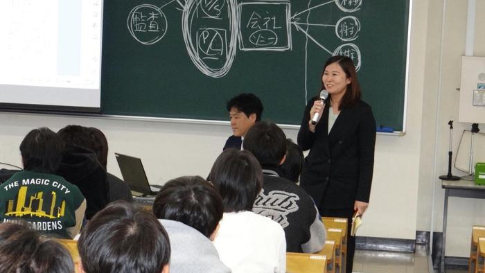 商学部卒業生が母校の教壇で講演、公認会計士(会計専門職)の社会的意義と業務内容、その魅力を後輩たちに伝授【商学部】