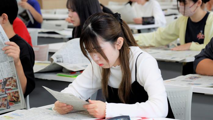 西日本新聞社との連携授業「まわしよみ新聞」