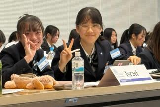 会議の合間にパチリ