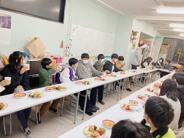 食事会の様子