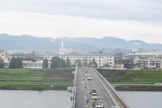 会場となった教育1号館より、久留米高専を望む