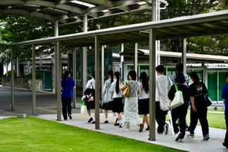 学生スタッフによるキャンパスツアー