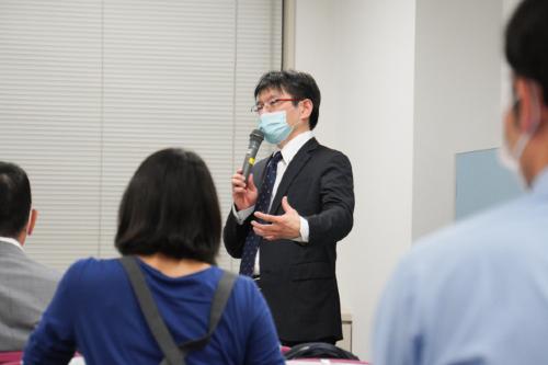 講演する高須教授