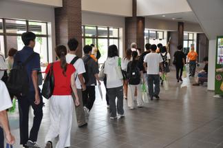 学生たちによるキャンパスツアー