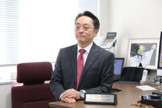 息子さんが中学生の頃に描いた、父の『教授への挑戦』をテーマにした絵が大切に飾られています