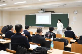 「今後大学生が物流業界で働くなら」について発表