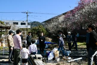 「ウメニワ」の名前の由来は、庭に植えられた大きな３本の梅の木