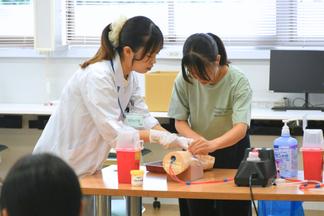 トレーニング器具を使用した模擬採血