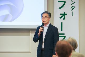 主催者を代表して挨拶する惠紙 英昭病院長