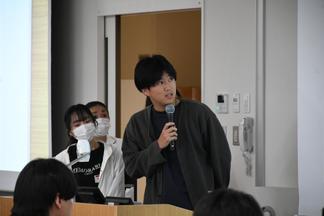 選出グループはディスカッション内容をプレゼンテーション