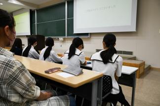 探求授業の一環で福島高校の生徒が見学