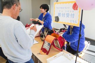 多くのランドセルを寄贈いただきました