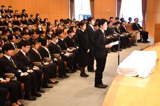 医学部の各学科（医学科、看護学科、医療検査学科）の代表が追悼の意を述べました
