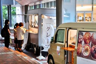 地元の人気店によるキッチンカー飲食ブース