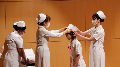 医学部看護学科1年生118名の戴帽式を挙行