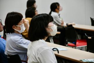 ミニ講義を受ける参加者