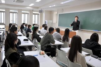 一人一人に語りかけるように話すフナイム氏