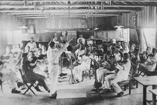 収容所内での音楽活動の様子