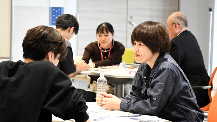 企業と学生が本音で語り合う「ホンネCAFE 2026」を開催