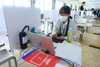 競技会場の様子（問題の復習風景）
