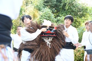 獅子頭も棕櫚も重く、慣れないと大変