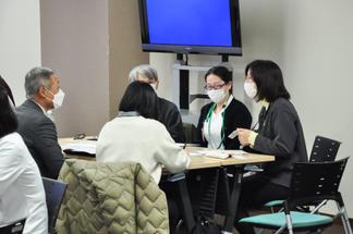 事例紹介を受け、どのような支援が必要かなどをグループ毎に議論