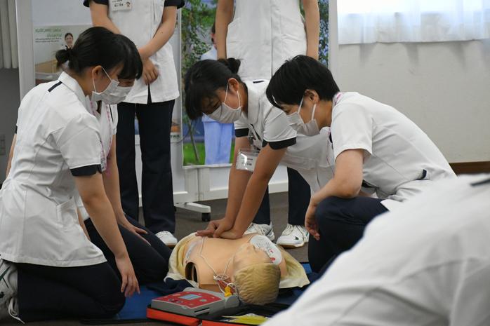 久留米大学病院で高校生がふれあい看護体験