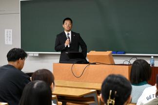 講師を務めた川鍋佑太さん(福岡市立照葉中学校教諭)