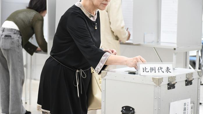 大学内に期日前投票所を開設、 学生が投票所運営を支援