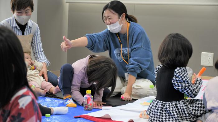 つどいの広場で「作って遊ぼう・季節の遊び」