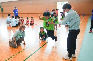 立ち幅跳びの距離も測定