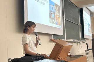 発表する学生