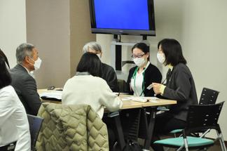 事例紹介を受け、どのような支援が必要かなどをグループ毎に議論