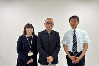 左から中山教授、イ・ゴルチェ対外協力処長、池口教授