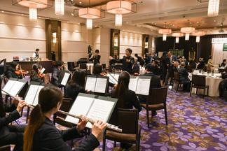 演奏を披露する管弦楽部