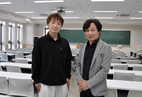 フナイム氏(左)と廣末先生(右)。フナイムという名前は刑務所で呼ばれていた番号「2716」にちなんでいる。フナイム氏は現在、更生支援活動家として慈善活動に取り組んでいる。