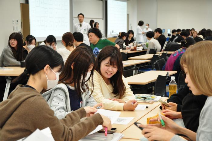 医学科・看護学科による合同授業【多職種連携】