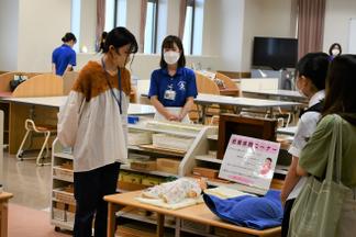 キャンパスツアーは在学生が案内しました