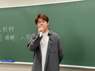 蘇日力格さん(文学部)