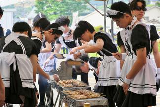 メイドカフェ風の焼鳥店、大量注文にはコールのサービスも